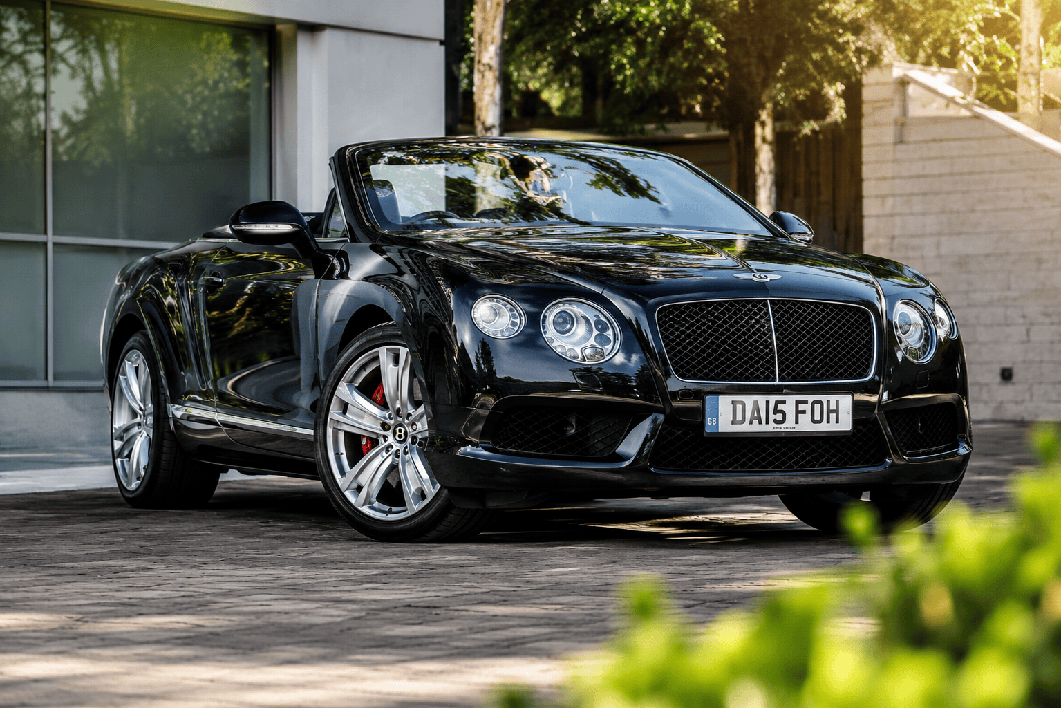 Convertible supercar rental Dubai for tourists