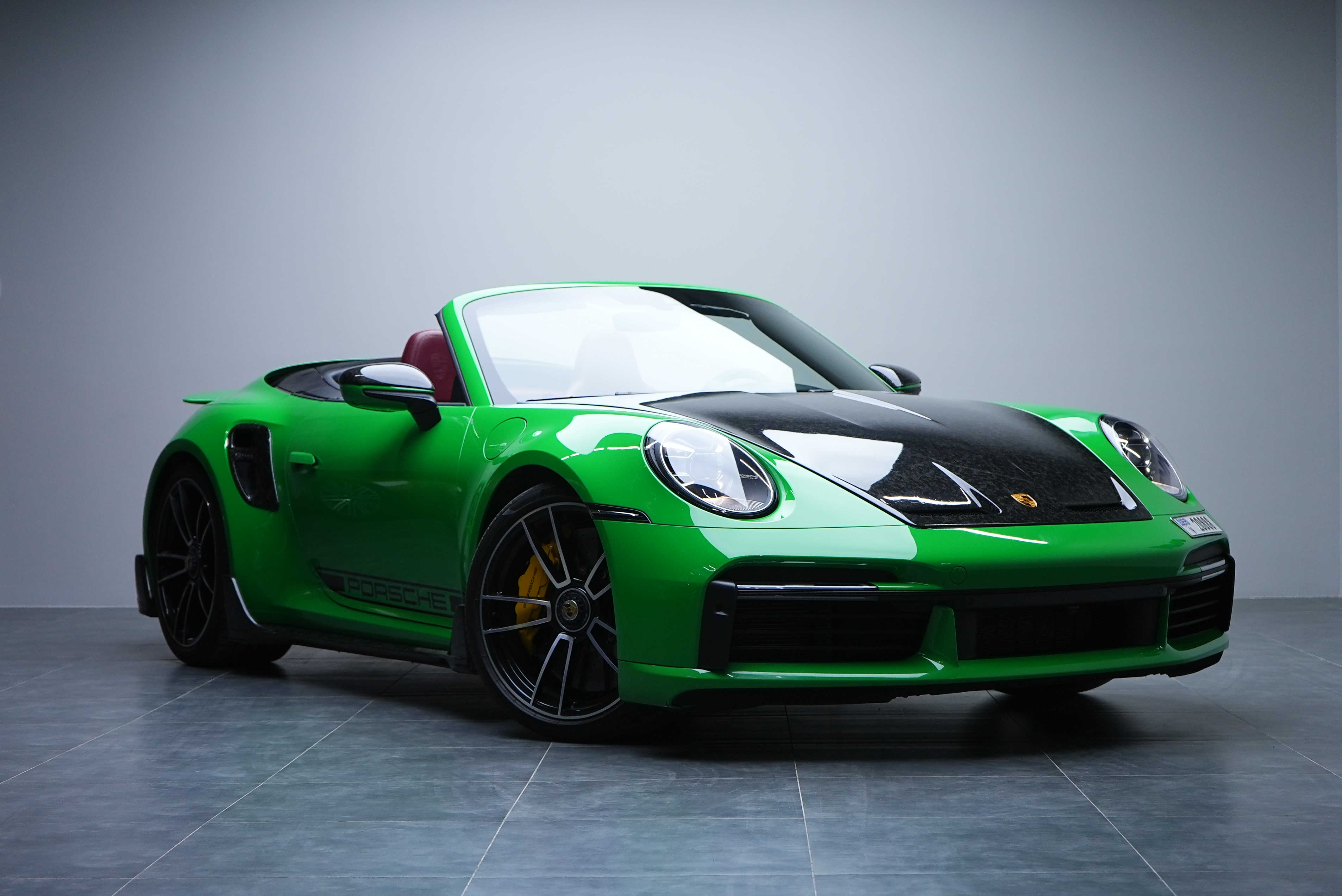 Rent PORSCHE 911 TURBO S GREEN in Dubai