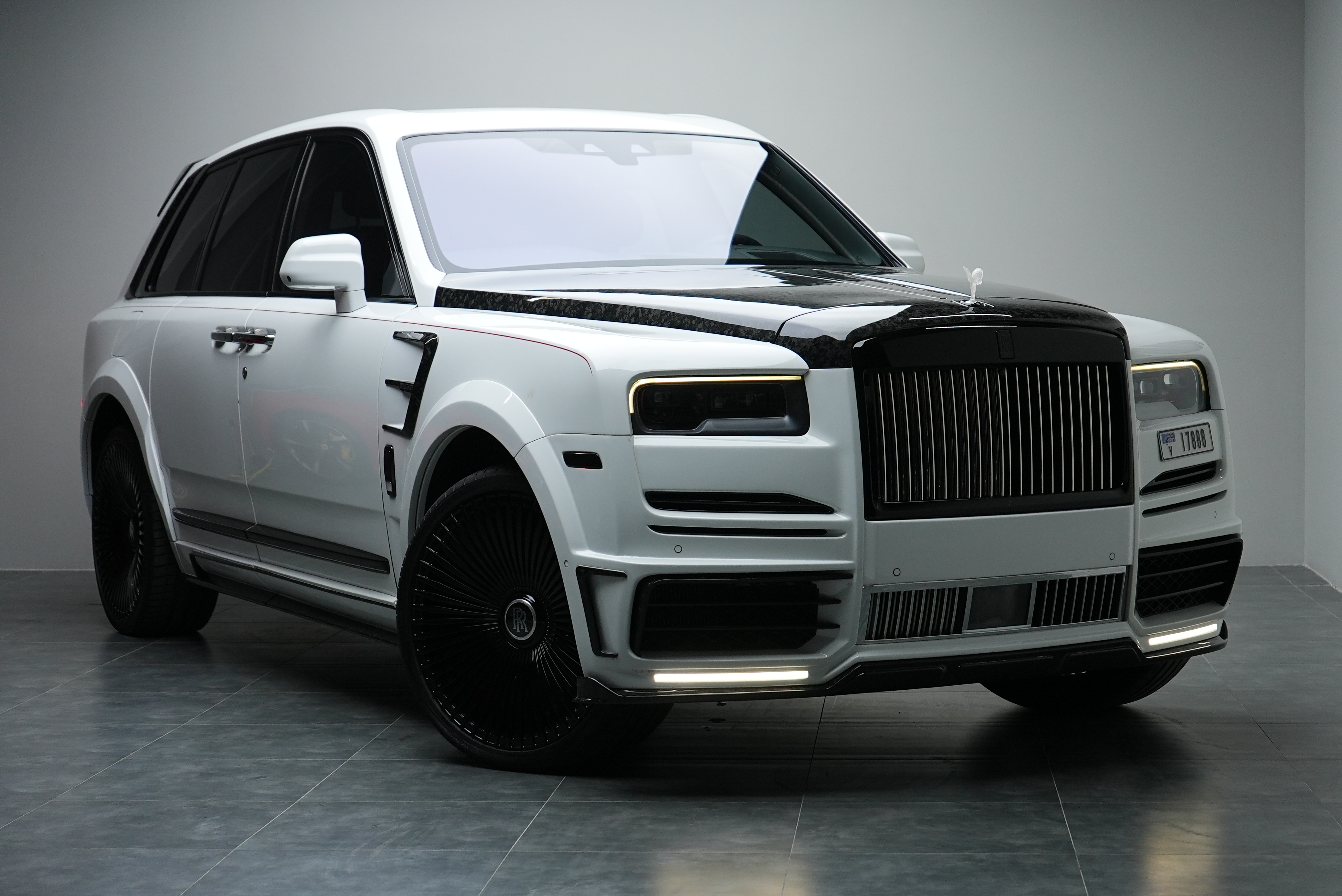 Rent ROLLS ROYCE CULLINAN WHITE in Dubai