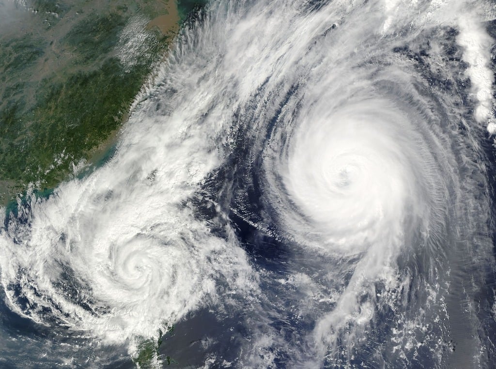 VIRA Broadcasting | Hurricane Erin Intensifies to Category 4 as North Carolina’s Outer Banks Evacuates