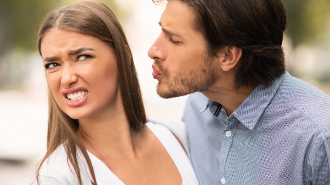 new-relationship-red-flags-watch.jpg