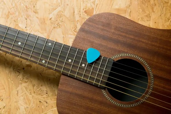 Palhetada Alternada: Melhorando Sua Agilidade no Violão