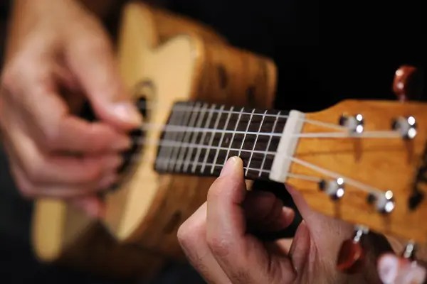 Arpejos para Iniciantes: Explorando Novos Sons no Violão