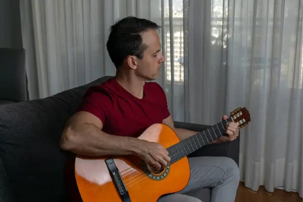 3 Coisas que Iniciantes no Violão Fazem e Que Atrasam o Aprendizado