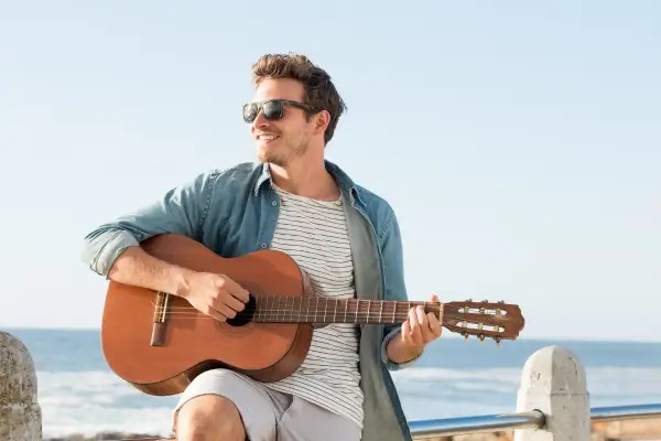 5 Benefícios Surpreendentes De Tocar Violão Todos Os Dias