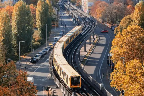 Criando Pequenos Detalhes que Fazem a Diferença: Cercas, Placas e Elementos Urbanos