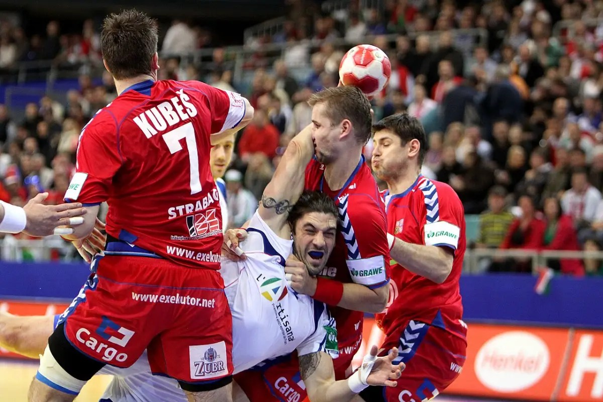 Jogo de andebol num campeonato europeu