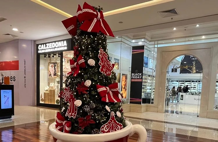 Árvores solidárias de natal