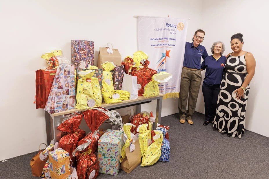 Árvores solidárias de natal do ribeirãoshopping