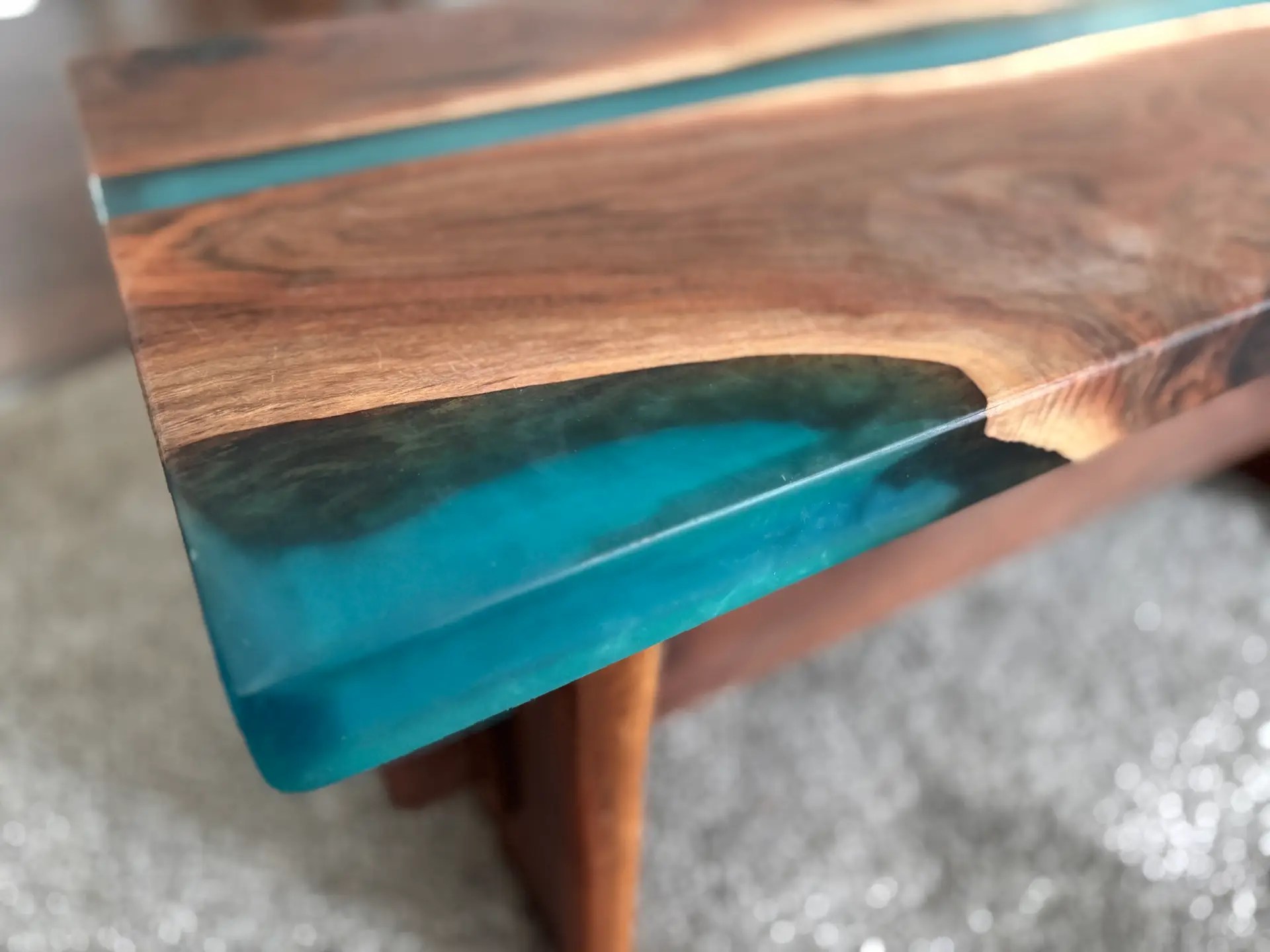 epoxy edge on epoxy river table