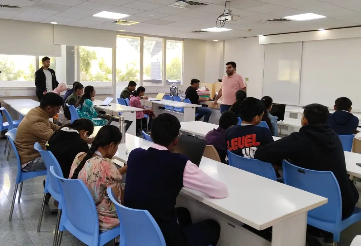 Day 3 of Vision 30 event. Karthik Sawhney of I-Stem taking a session before VI students in a classroom.
