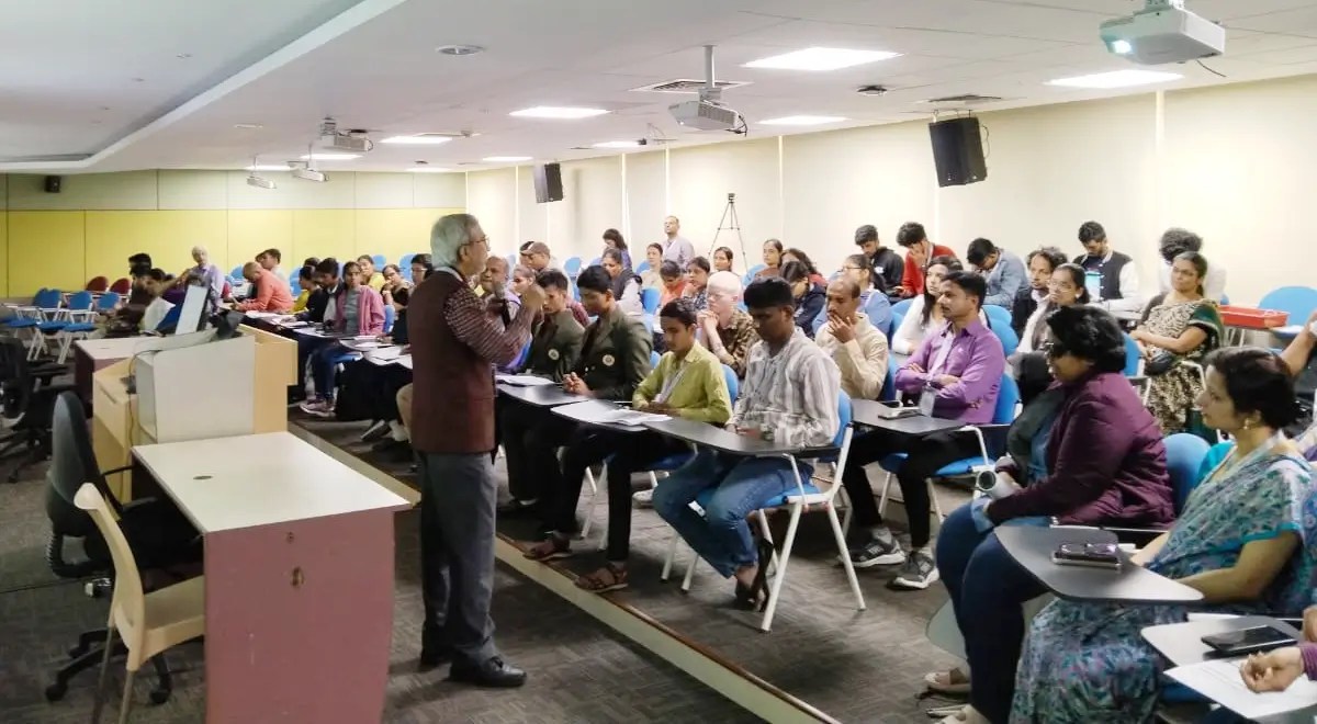 Prof Rahul De faculty addressing the Vision 30 participants