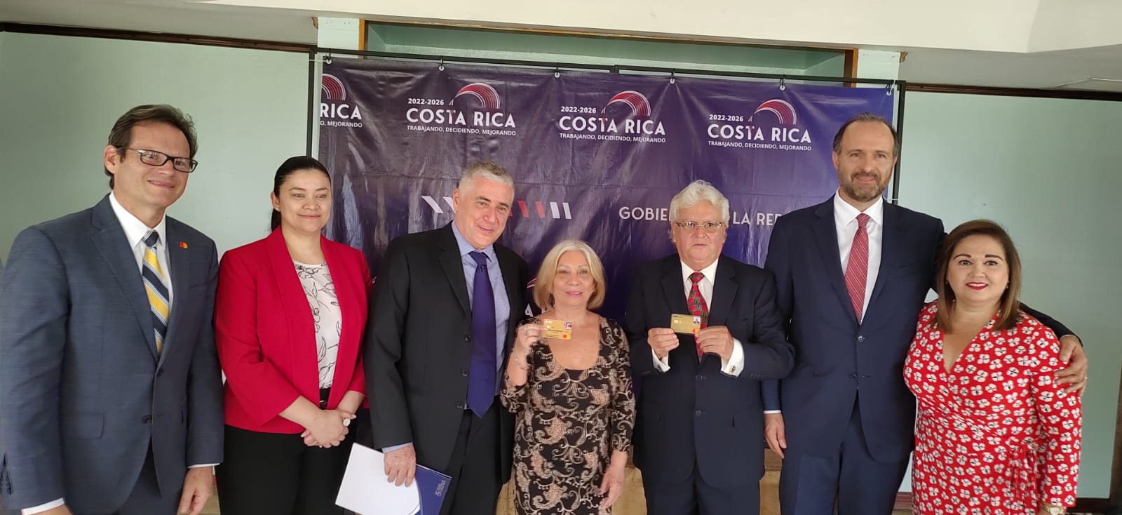 Nueva tarjeta Ciudadano de oro digitalizará pago para adultos mayores
