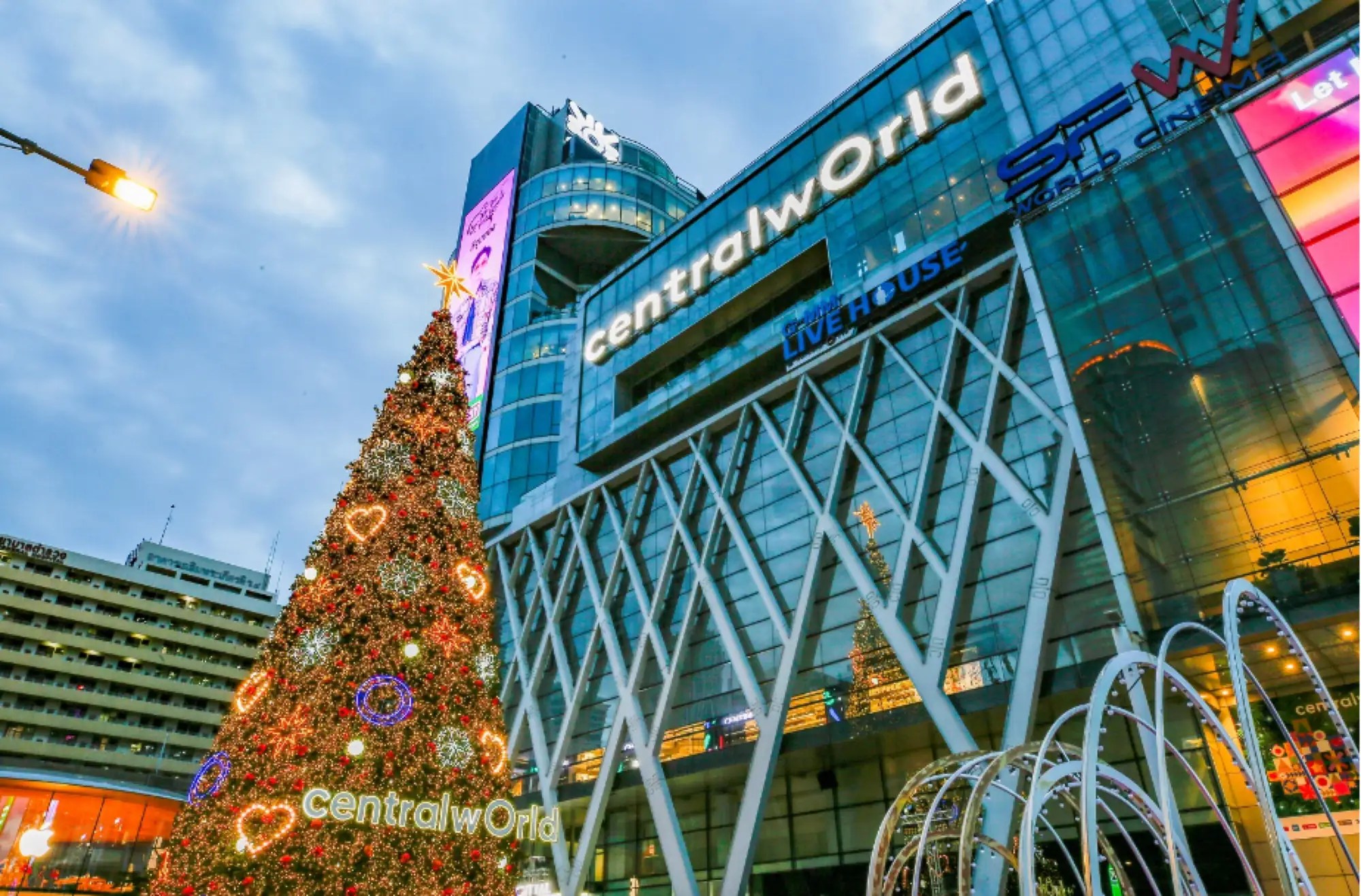 2021泰國聖誕節 centralwOrld東南亞最高聖誕樹看現場Live表演（圖片來源：centralwOrld）