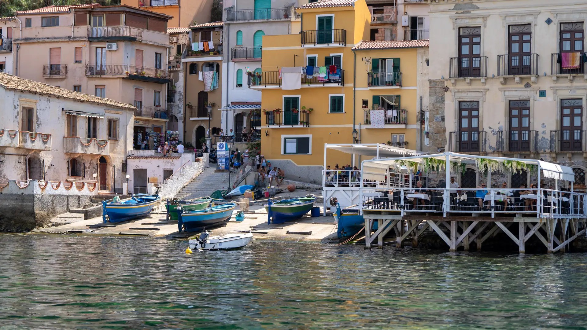 molo di chianalea scilla vista dal mare