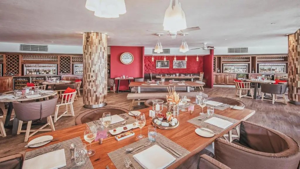 refectoire Hotel La Pirogue