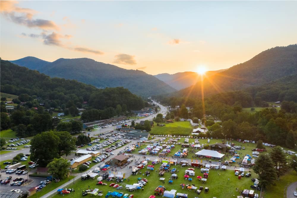 We rent the best cabin and vacation rentals in the eastern smoky mountains, in maggie valley, waynesville, cherokee, sylva, clyde, and more! September in Maggie Valley: A Month of Fun Events | Visit