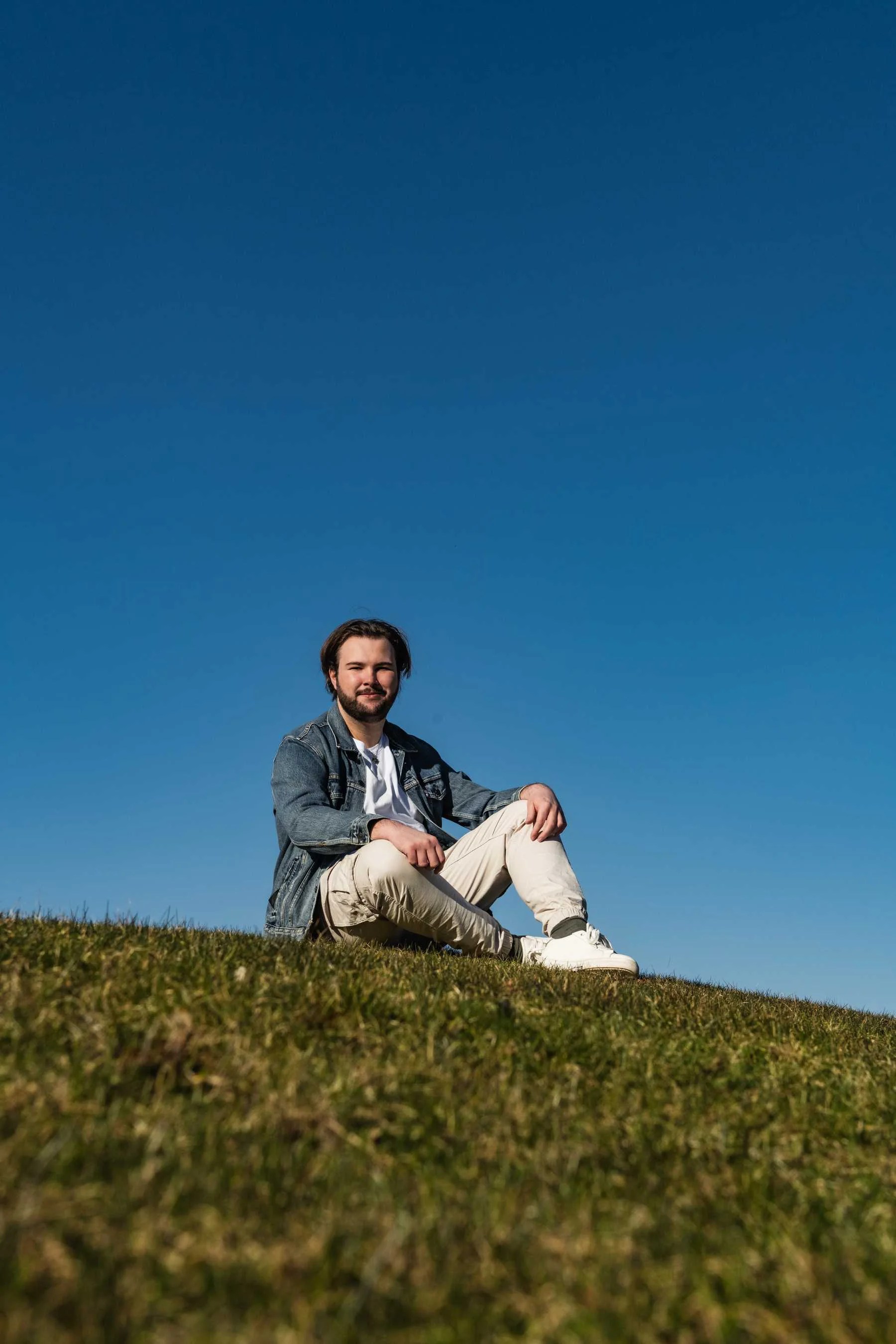 Mathias SB Channels Summer Euphoria In "Den Rette For Meg"