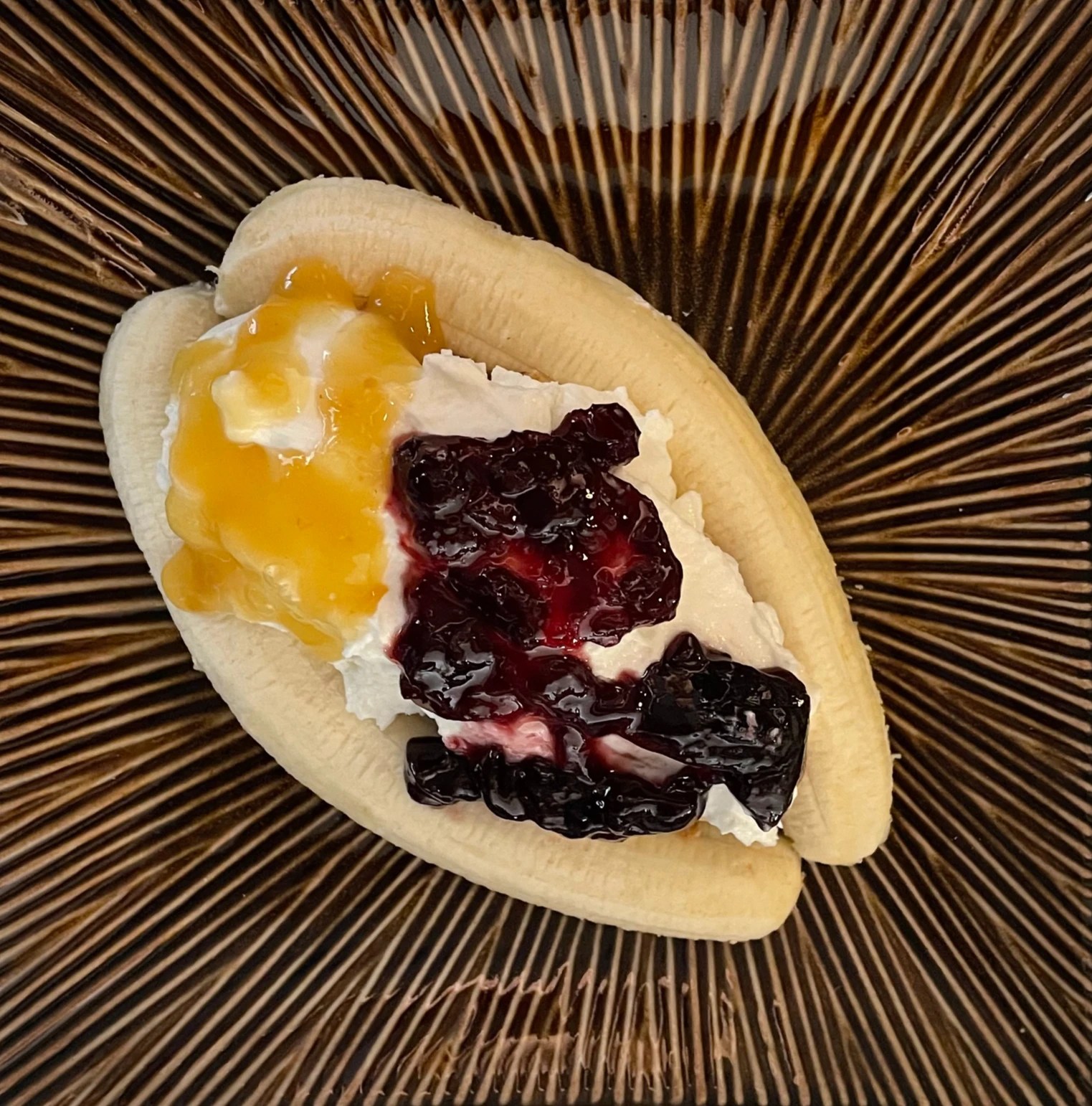 Steps in making breakfast banana split
