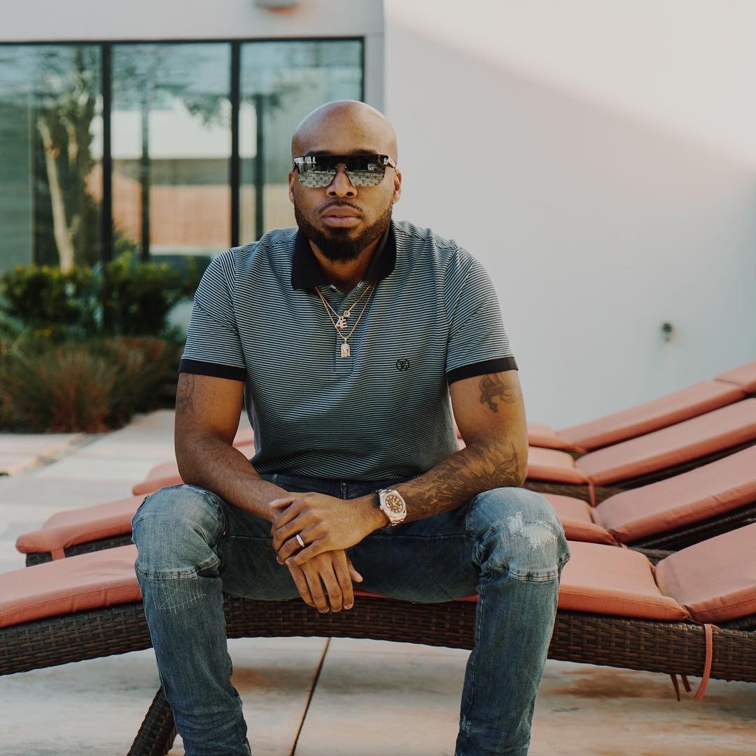 6 Songs To Liven Up Your Thanksgiving Dinner Playlist By Ray Scott V Man