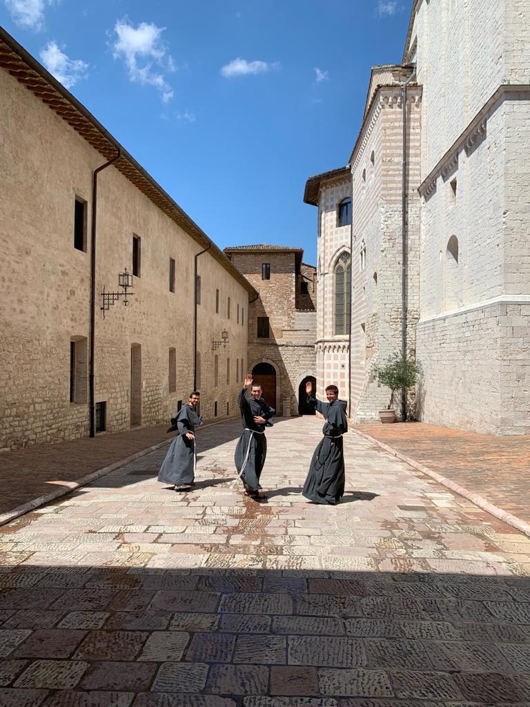 Nos trois novices au Sacro Convento.