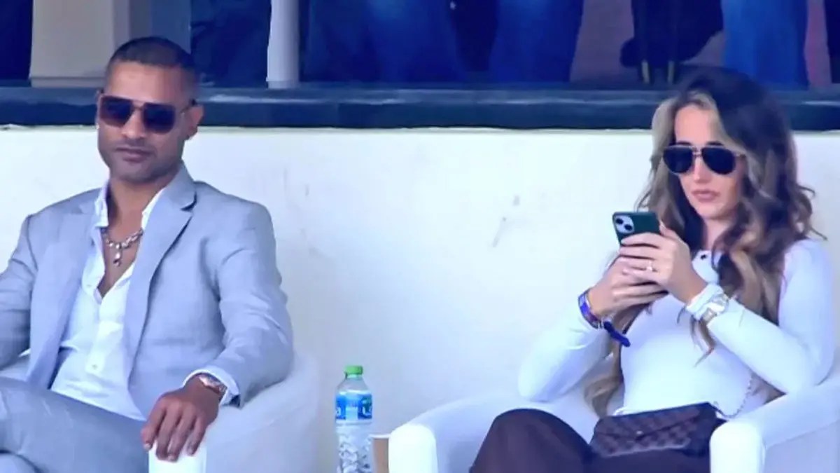 DHAVAN/సోఫీ ఖాన్‌ తో ధావన్‌ చెట్టా పట్టాల్‌