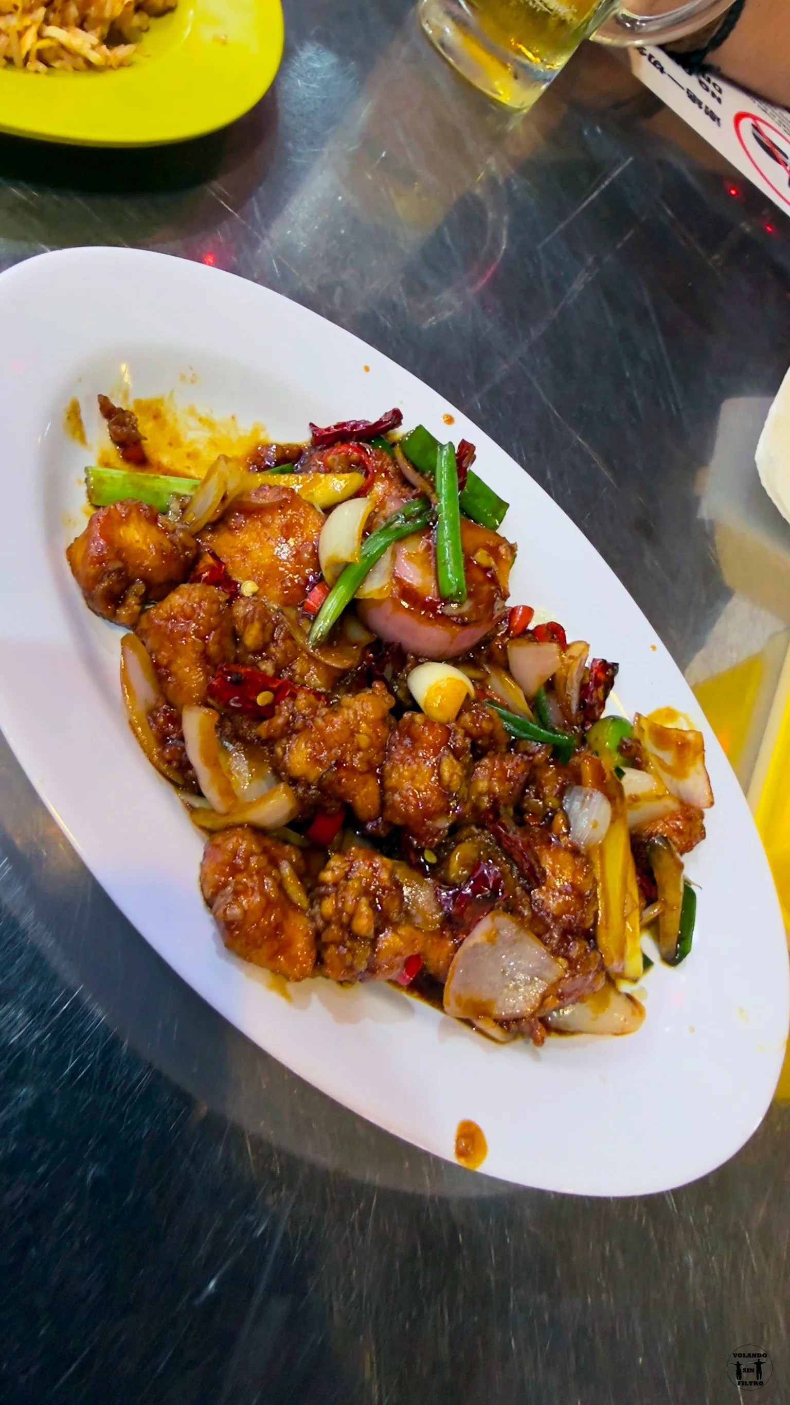 Pollo con guindillas 
