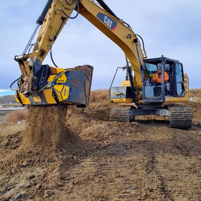 MB Crusher MB-HDS323