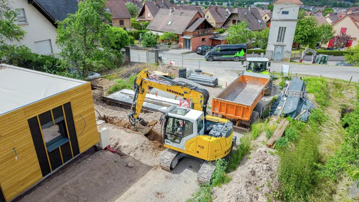 Liebherr R 915 Compact Litronic