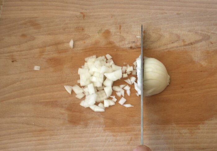Zwiebel schneiden