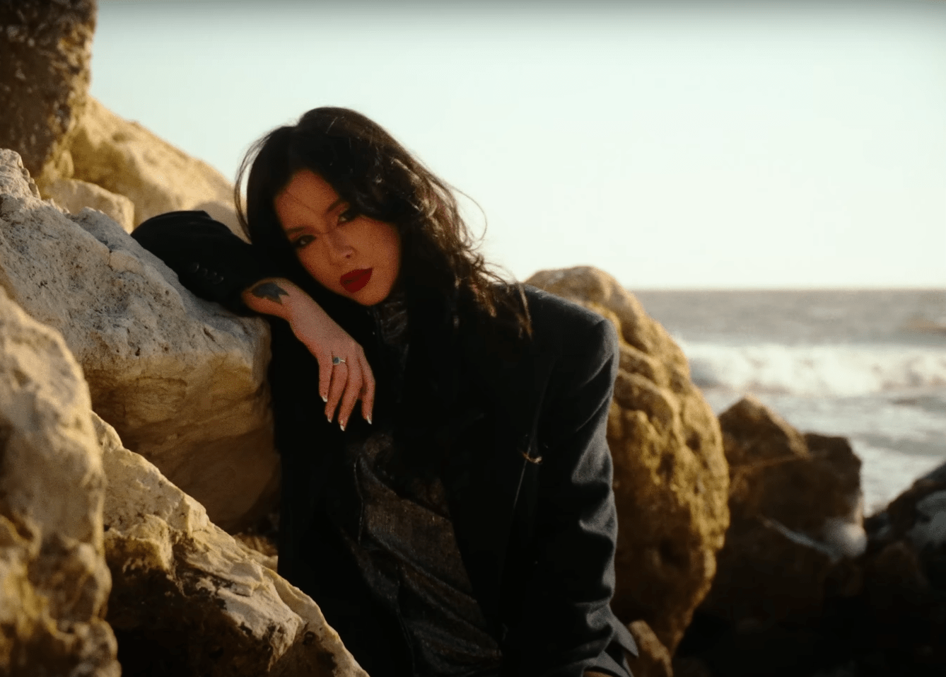 BiBi lansează videoclipul și melodia „Mai Iubește-mă O Dată”