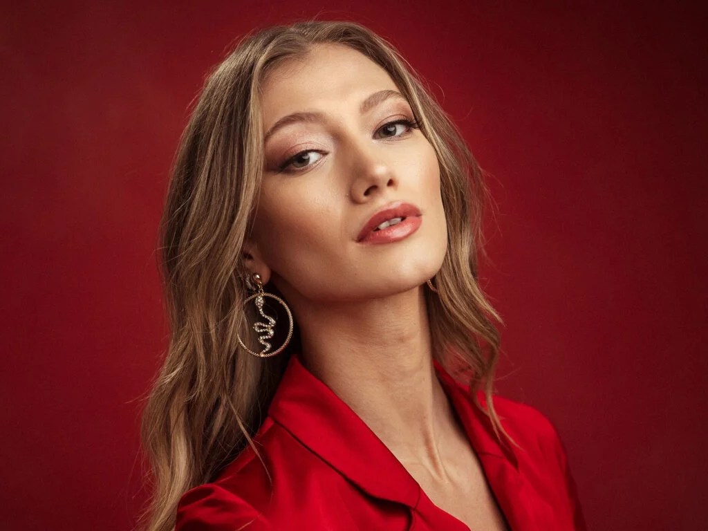 Leony lansează piesa “Another Goodbye” și un album despre marea ei iubire Colaborări de top cu G-Eazy și One Republic