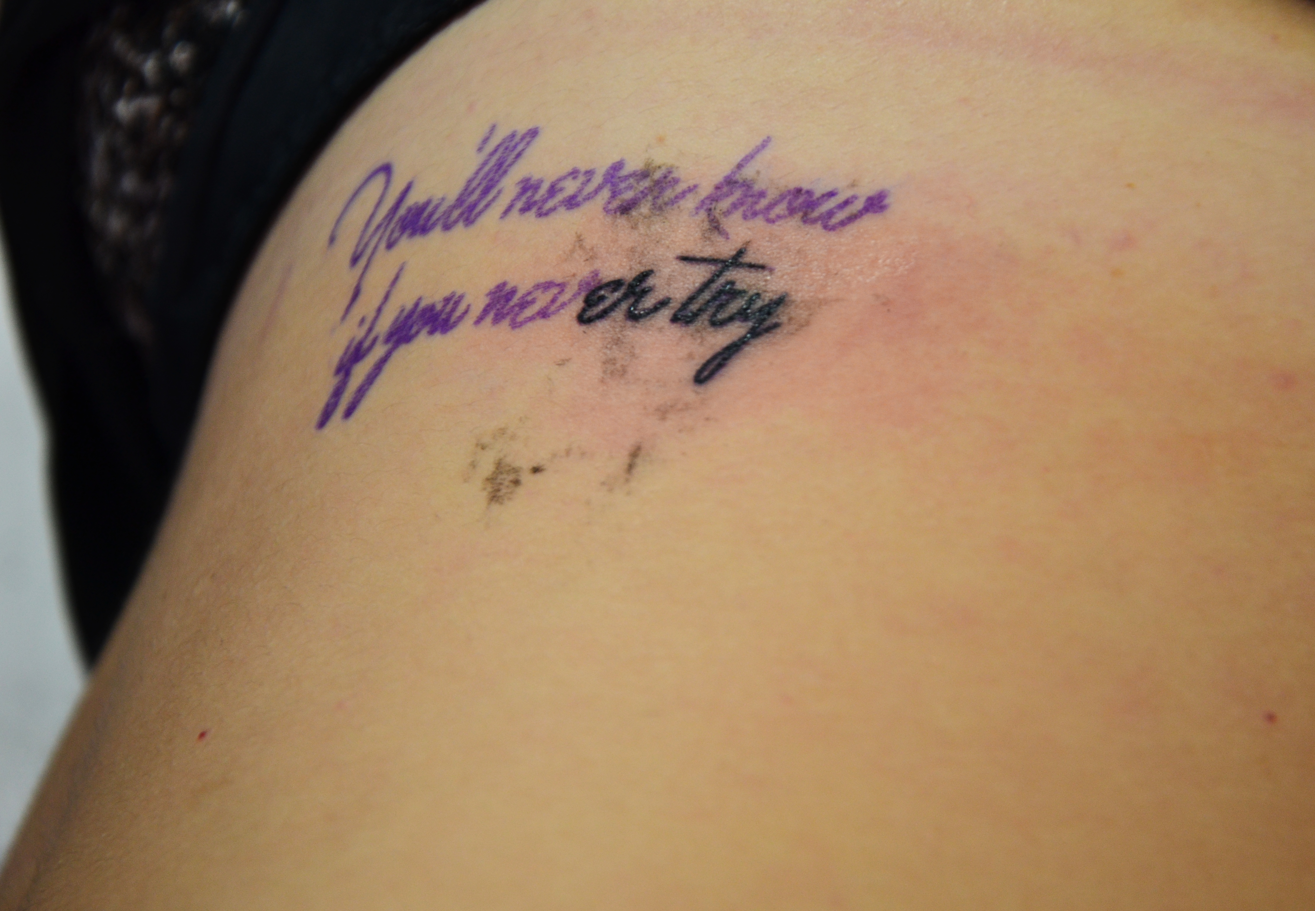 Carteiras tatuagem a stephanie companhia para sentença Neymar Faz Tatuagem Dos Herois Batman E Homem Aranha Nas Costas