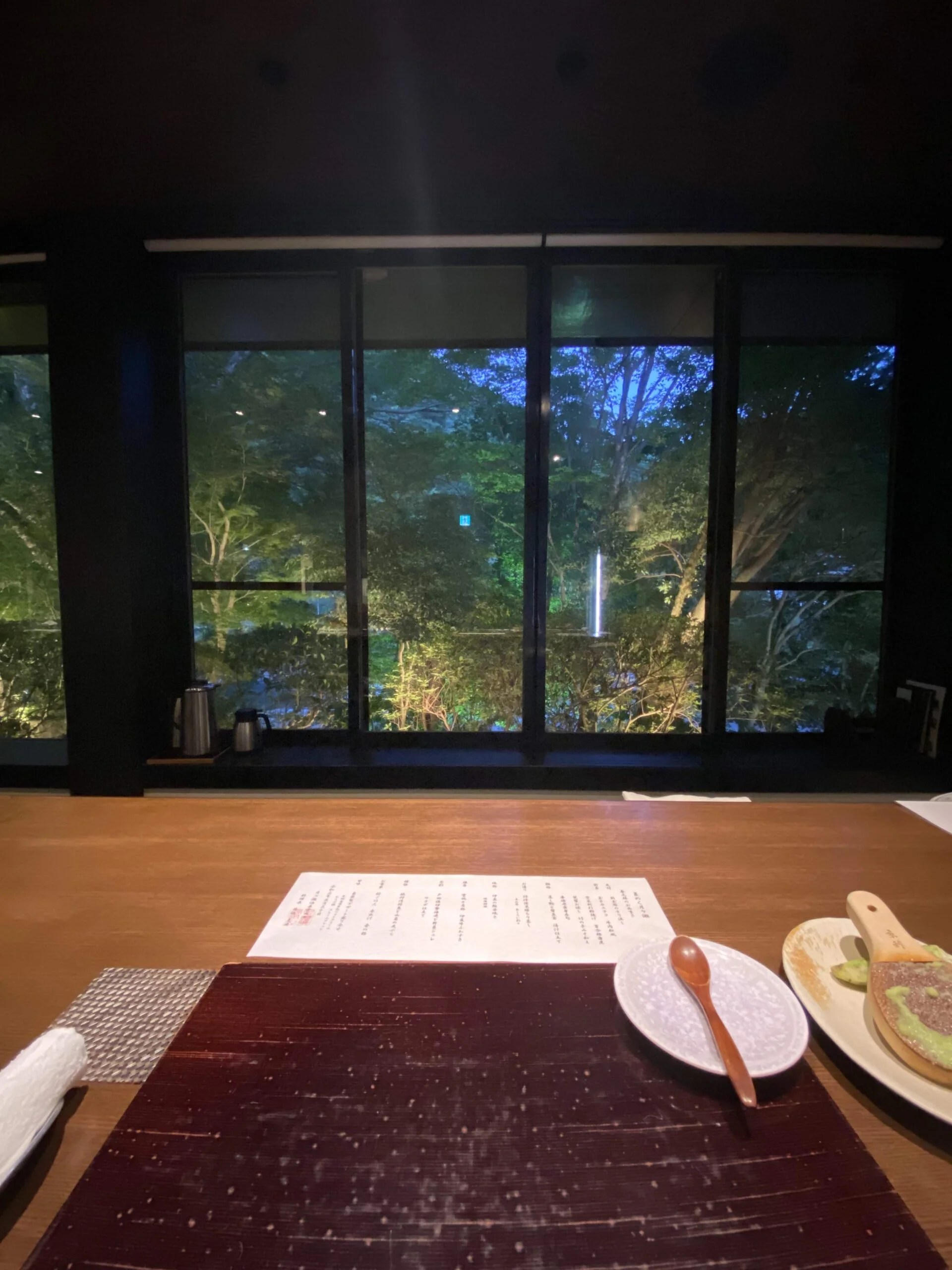 お食事処のカウンター席