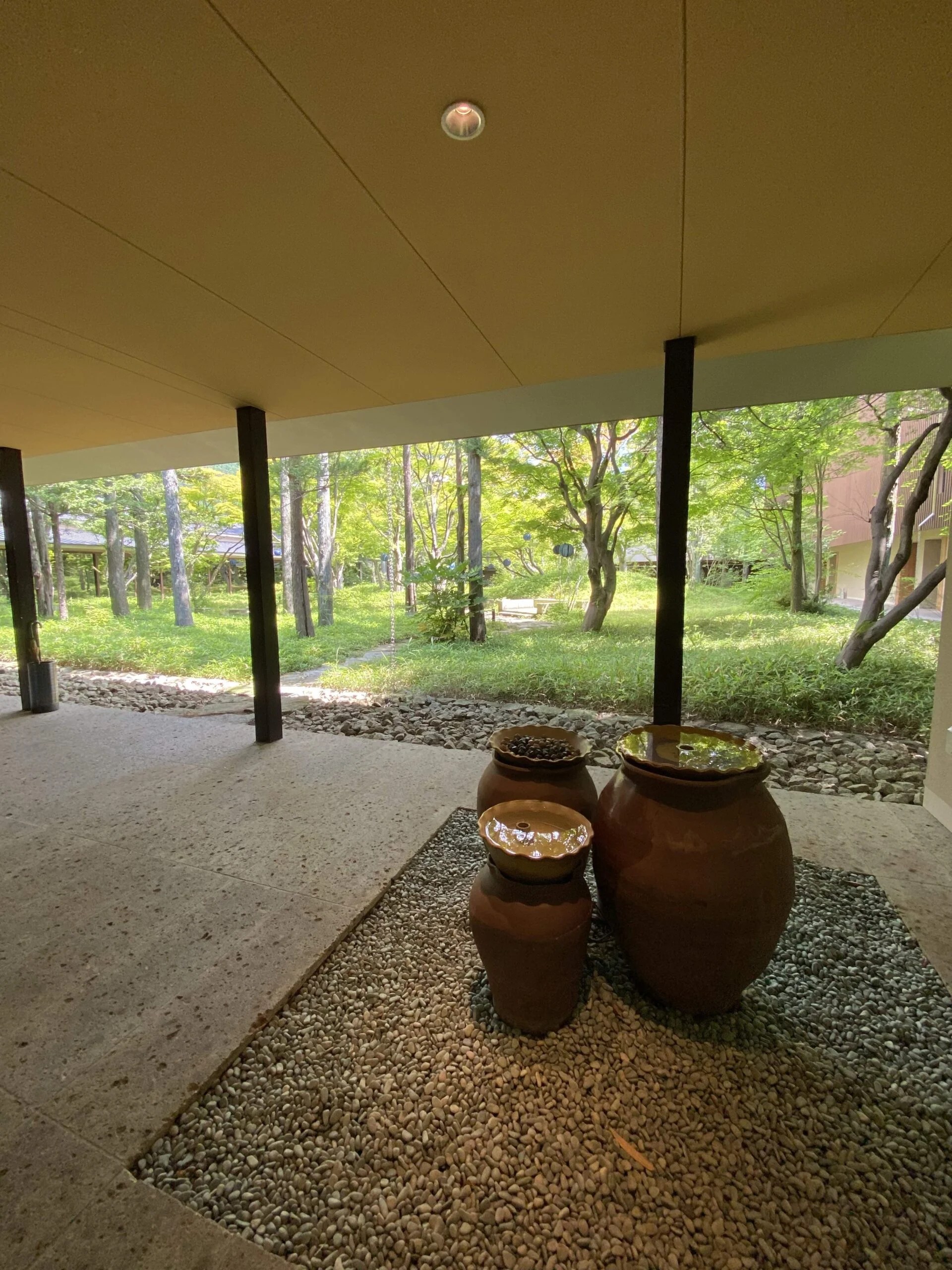 エントランスのご当地益子焼の置物