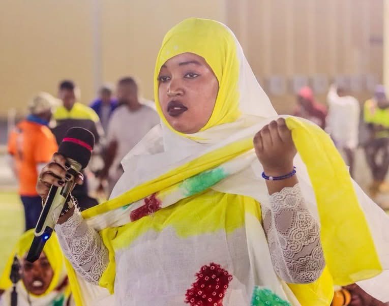 مناشدة للعثور على المداحة منى مالك المفقودة منذ يوليو