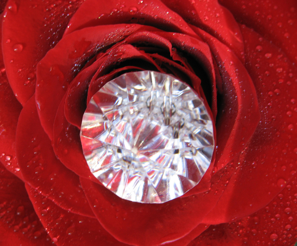 Multifaceted gemstone