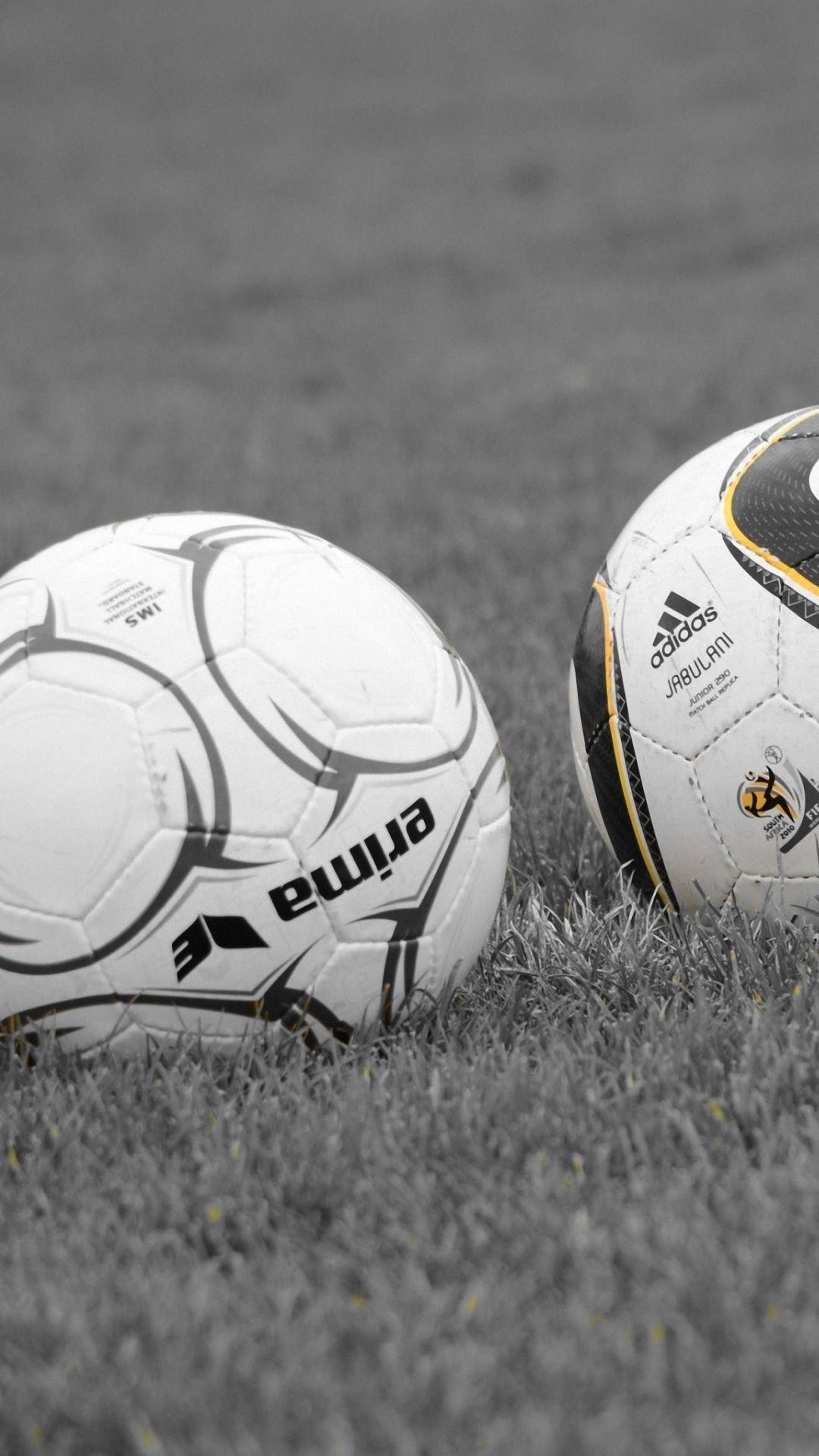 It's fun—and very harry potteresque—to have a bit of motion on your lock screen. Football Iphone Wallpapers Top Free Football Iphone Backgrounds Wallpaperaccess