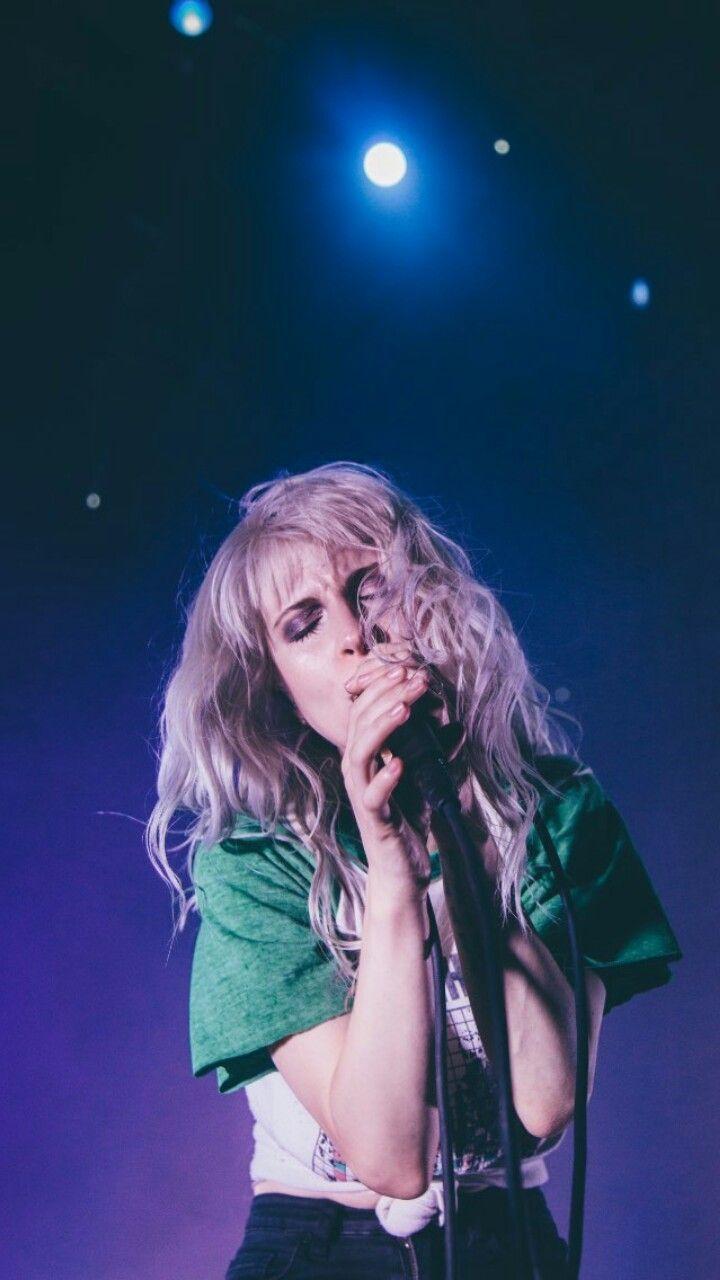 Before you wrap yourself under your cozy blanket and soothing pillow, please turn off all your distractions i.e., phone and laptops. Hayley Williams Iphone Wallpapers Top Free Hayley Williams Iphone Backgrounds Wallpaperaccess