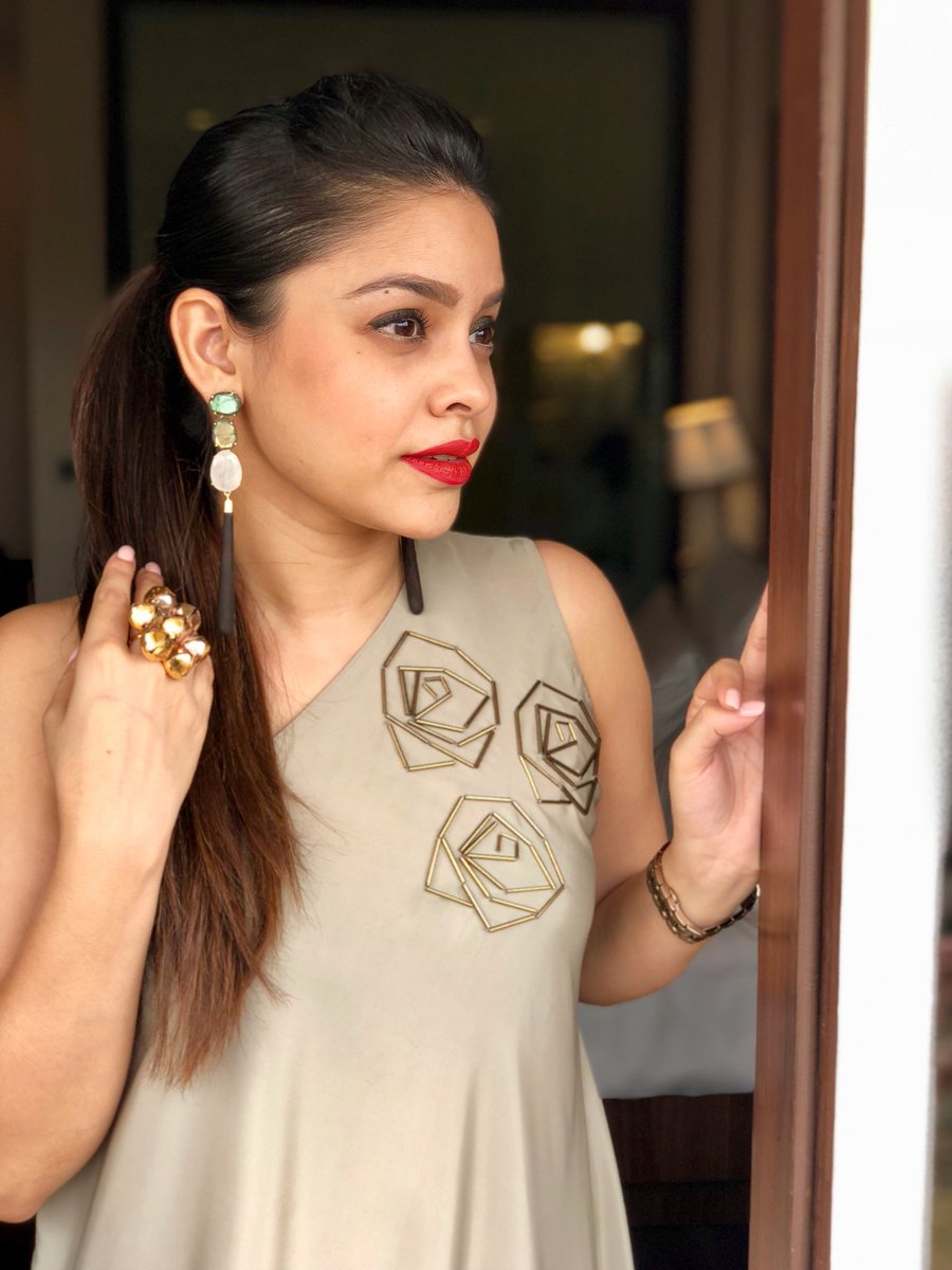 Sumona chakravarti wallpapers