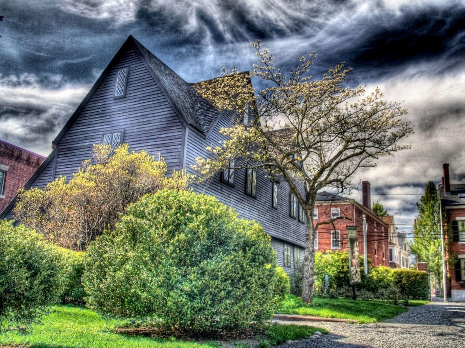 Sitting in the city’s outskirts, near the green belt, the project is a low volume with generous flowing interior spaces … Big House Wallpapers - Wallpaper Cave