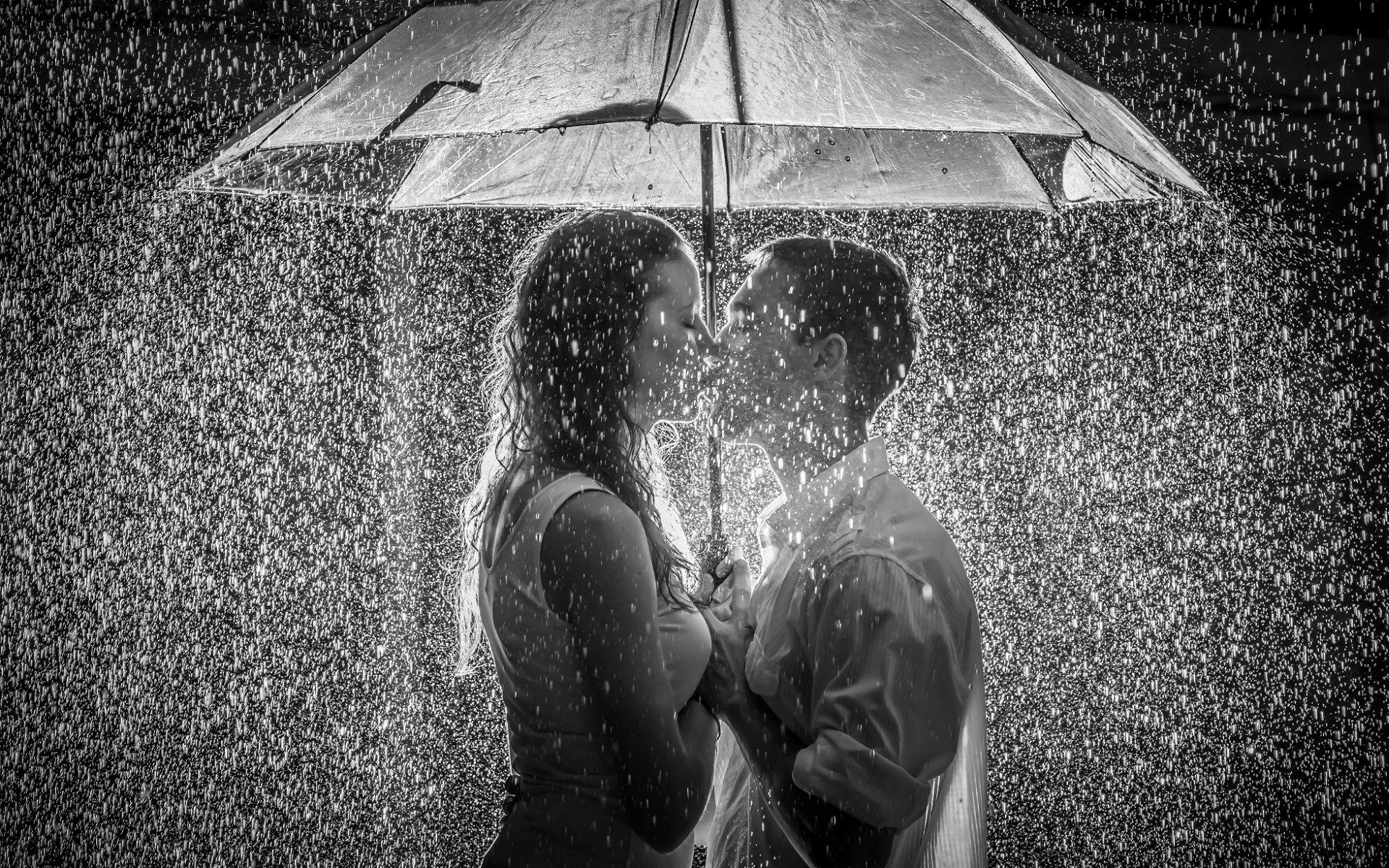 wallpapers of love and romance in rain wallpaper cave on rain romantic couple wallpaper