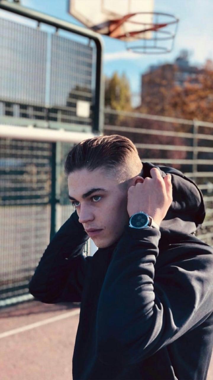 Ottieni immagini Hero Fiennes Tiffin Wallpapers Wallpaper Cave il piu cool da parte di