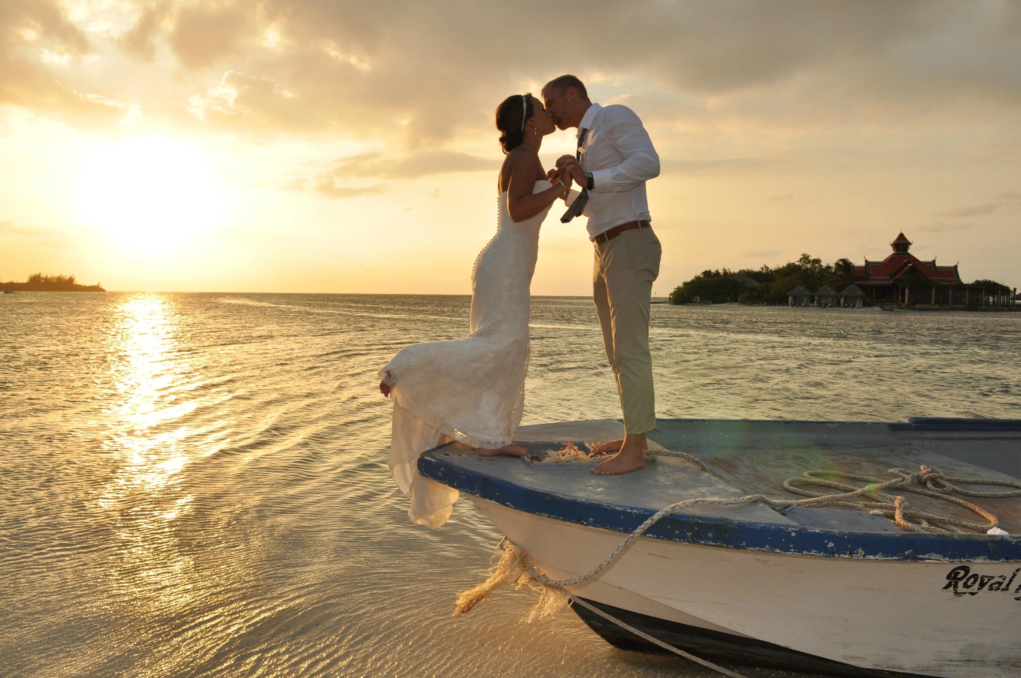 2 people kissing wallpapers wallpaper cave on people kissing wallpapers