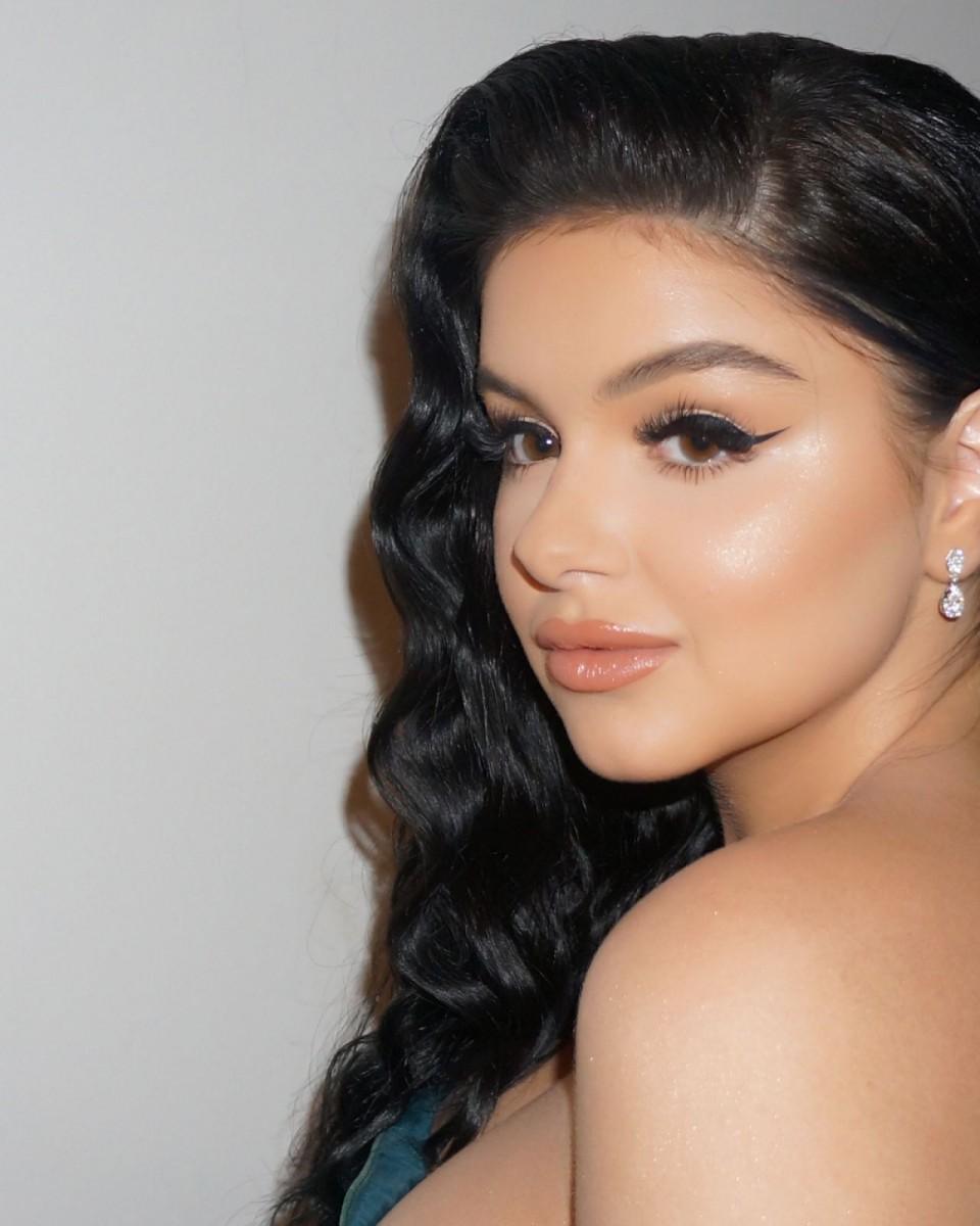 Ariel Winter iPhone Wallpapers - Wallpaper Cave