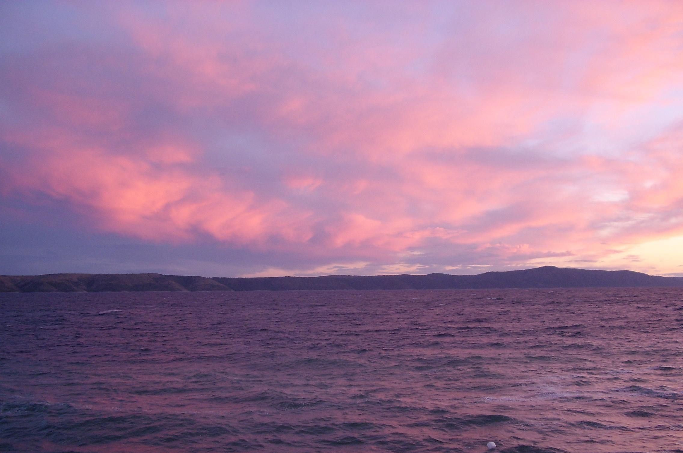 The different colors are caused by scattering of light. Aesthetic Sunset Desktop Wallpapers - Wallpaper Cave