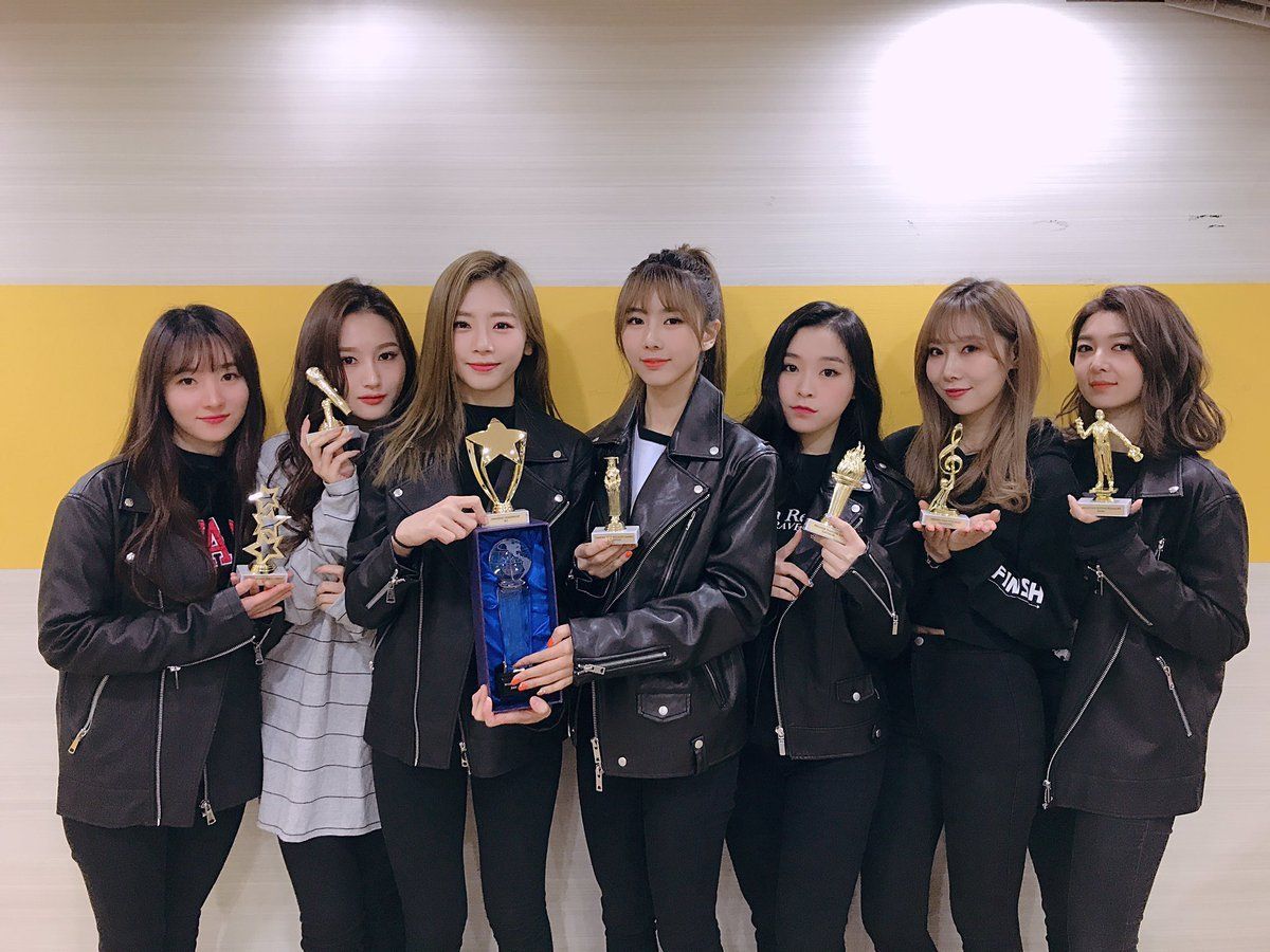 Best 66 kpop wallpaper on hipwallpaper kpop dream catcher. Dreamcatcher Desktop Kpop Wallpapers - Wallpaper Cave