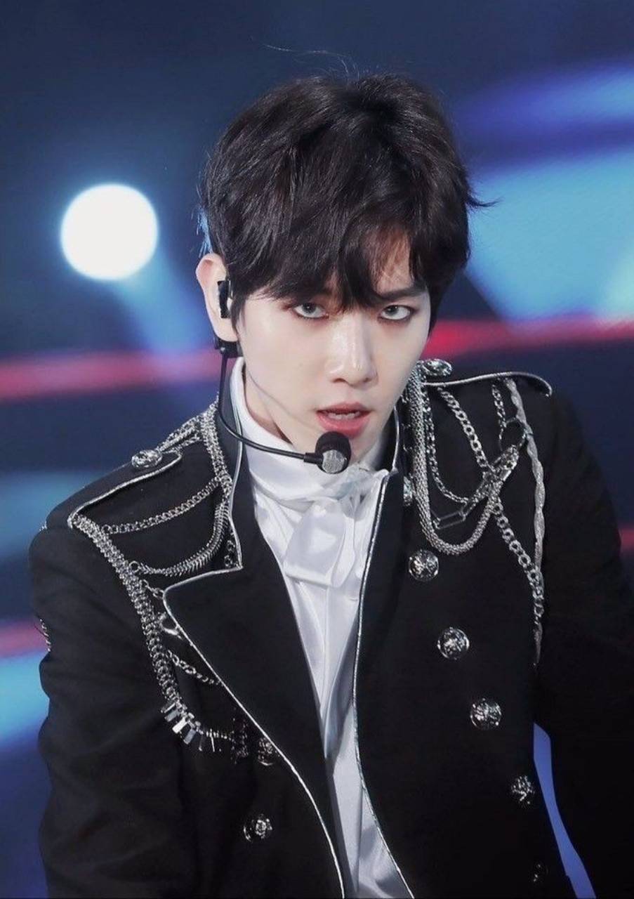 There's something about black haired baekhyun that just drives me insane. Byun Baekhyun Wallpapers - Wallpaper Cave