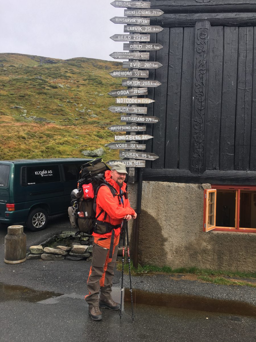 Start an der Haukeliseter Fjellstue. Für das erste Hilfe Set am Rucksack gab es direkt noch nen Spruch von einem Freund. Aber zum Glück war es dort. Denn es kam Tage später noch zum Einsatz.