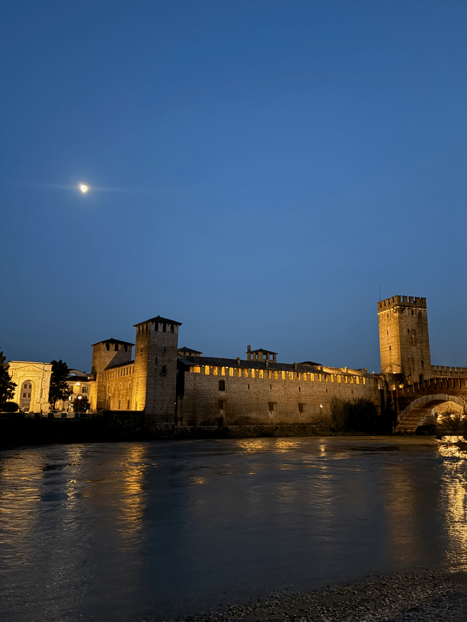 verona romantic moonlight italy ponte pietra bridge
